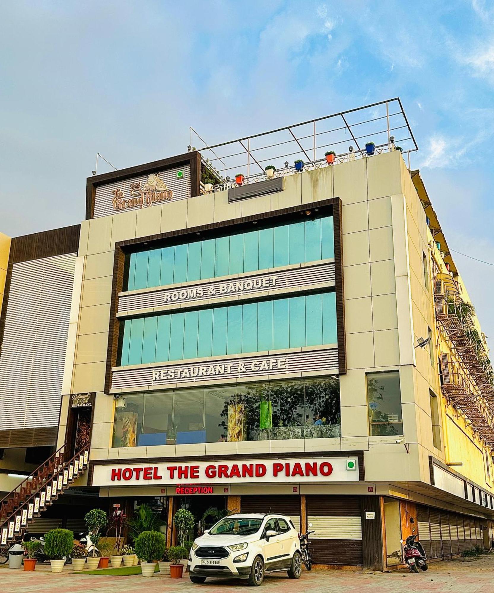 Hotel The Grand Piano - Best Business Hotel In Patan Exterior photo